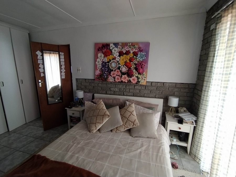 6 Bedroom Property for Sale in De Kelders Western Cape